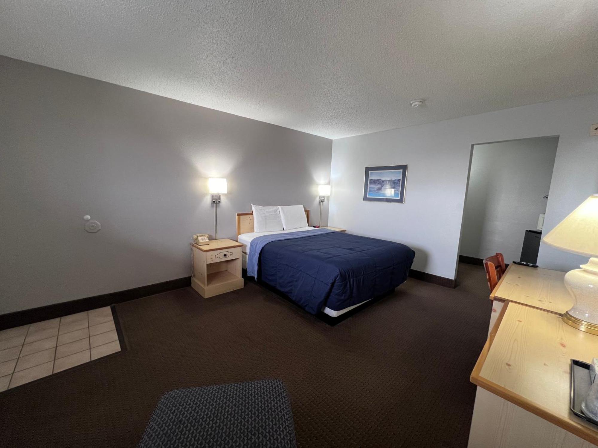 Regency Inn Dodge City Exterior photo